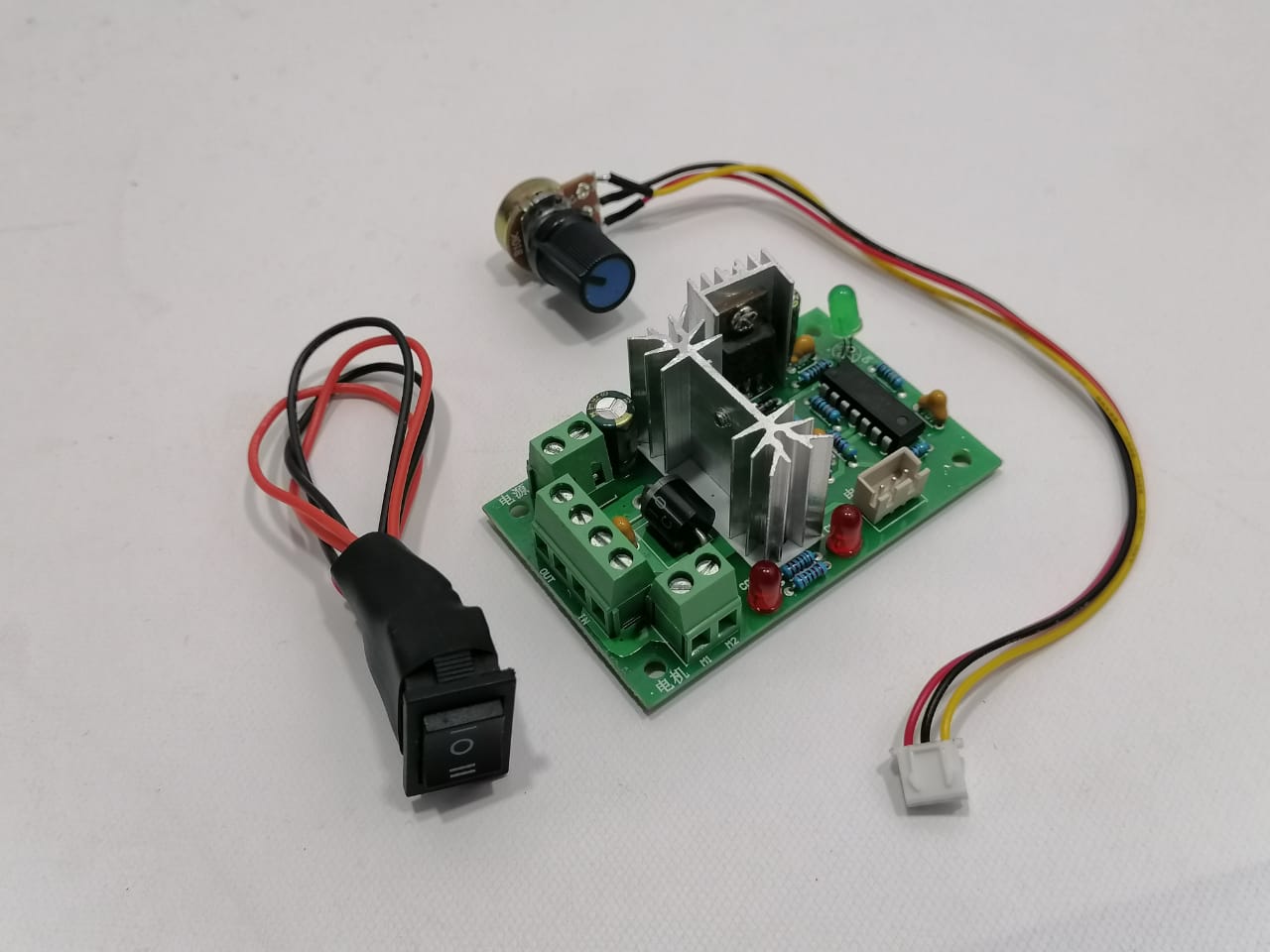 MODULO VARIADOR DE VELOCIDAD Y CONTROL DE GIRO DE MOTOR DC