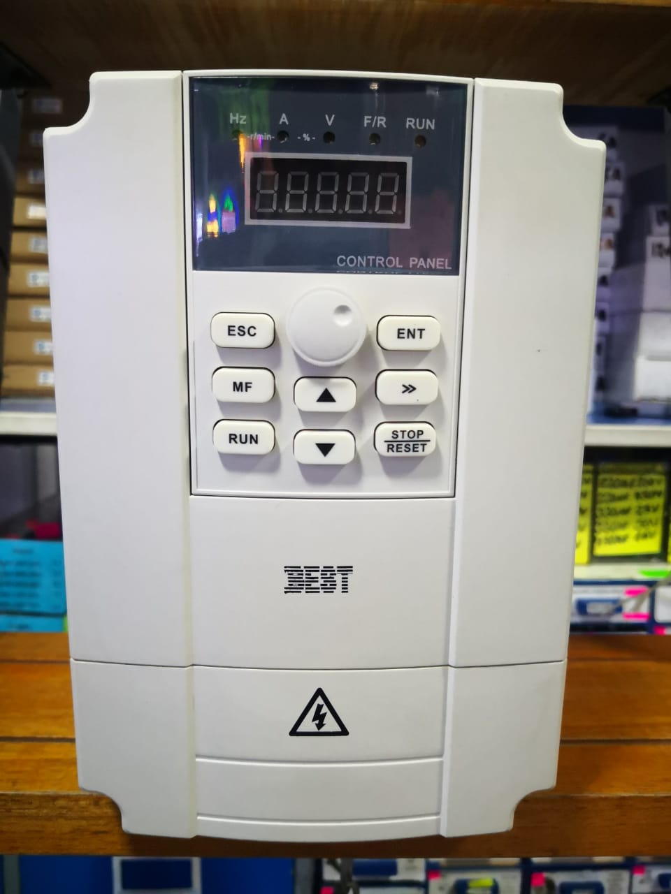 VARIADOR DE FRECUENCIA MONOFASICO A TRIFASICO 2.2KW